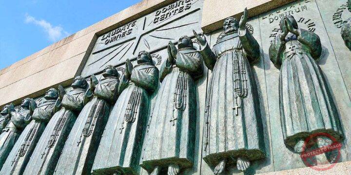 The Site of the Martyrs of the Twenty Six Martyrs of Japan (Nishizaka Park)