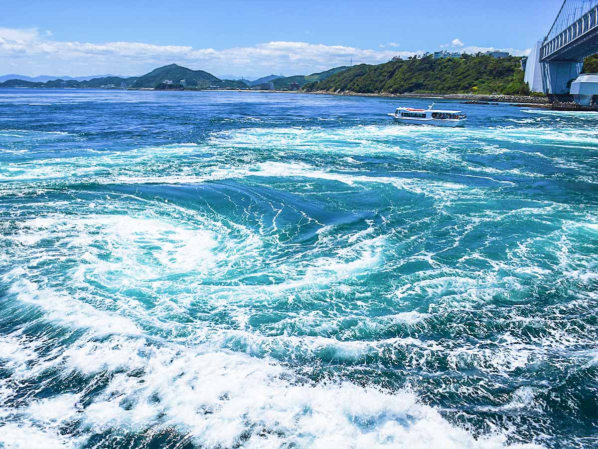 Powerful tidal whirlpools of Naruto (4)